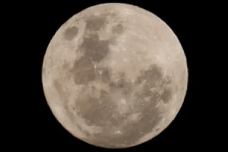 Kozmický náraz roztavil Zem a vymazal starý svet, Mesiac vznikol za päť hodín