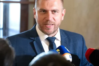 Kuffa rešpektuje Pellegriniho rozhodnutie, nad zmluvami z éry Tarabu krúti hlavou