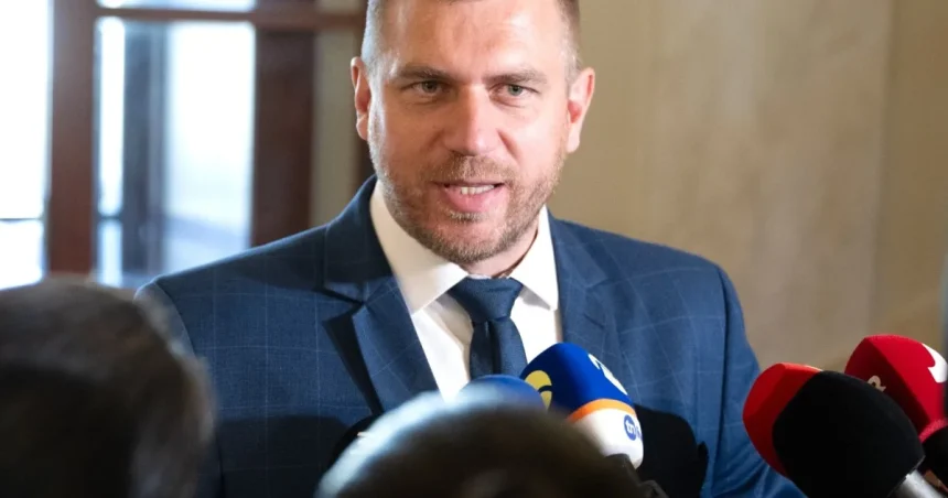 Kuffa rešpektuje Pellegriniho rozhodnutie, nad zmluvami z éry Tarabu krúti hlavou