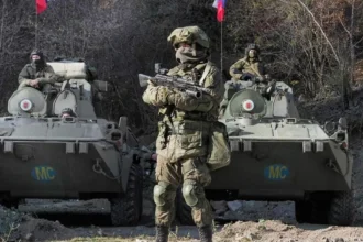Kyjev pod paľbou rakiet, Moskva hlási stovky zostrelených dronov