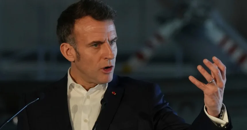 Macron reaguje na násilné protesty, vinní aj sociálne siete