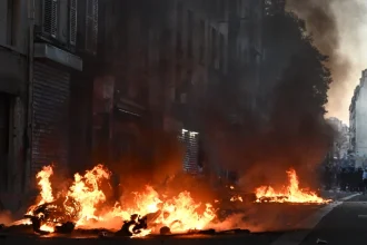 Macron sľubuje tvrdý zásah proti pouličnému násiliu: Ako to môžu urobiť?