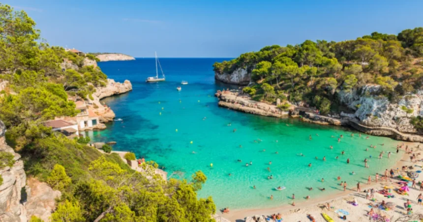 Mallorca nechce všetkých turistov: chudobných sa zbaví, boháčov priláka
