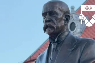 Masarykova socha sa vrátila do Nitry, stojí na pôvodnom mieste