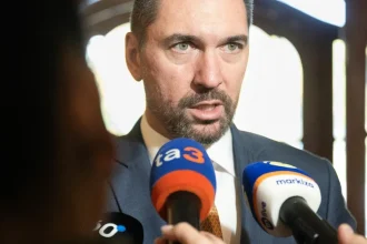 Matovičovci označujú zákazku u Takáča za „biznis storočia“, minister to popiera