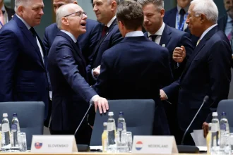 Migrácia na summite EÚ: vyhrotená debata až „nedôstojná“, dvaja lídri s ostrými slovami