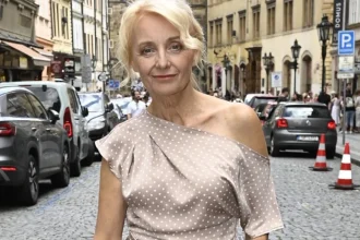 Naozaj má 65 rokov? Veronika Žilková ukázala odvážny záber v čipke a podprsenke