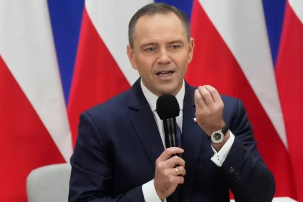 Nawrocki pred súdom: mal zháňať prostitútky pre hostí hotela