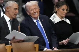 Obama: Vystavte Trumpovi účet, jeho Biely dom je ako Saddámova reštaurácia