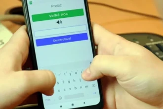 Ohavný útok: desať mladistvých brutálne napadlo školáka, svoje besnenie si natáčali