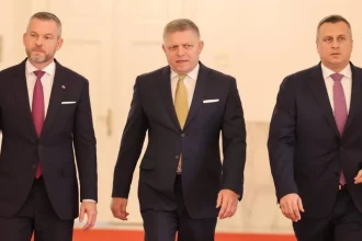 Pellegrini vrátil Ficovi horúci zemiak, spor o Kuffu môže riešiť Ústavný súd
