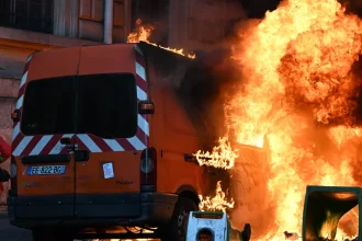 Pol milióna Francúzov protestovalo proti drahote, došlo k zrážkam s políciou