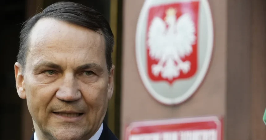 Poľský veľvyslanec v Číne skončil. Sikorski: Neprofesionálne