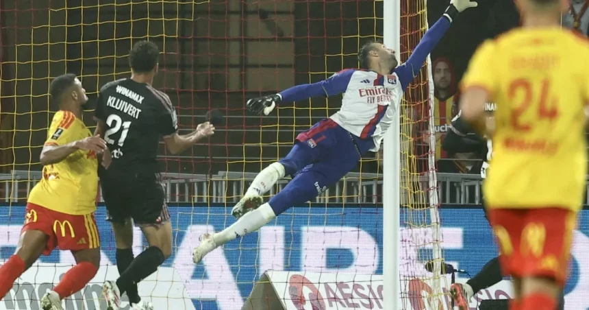 Premárnili šancu dostať sa na prvé miesto. V Lyone napriek tomu chvália skvelého Greifa