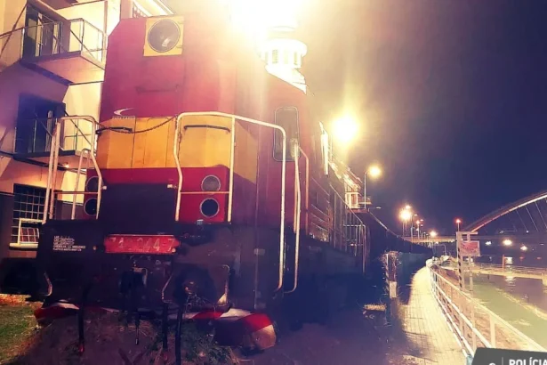 Pri Bratislave zrazil nákladný vlak človeka, rušňovodič tragédii nezabránil