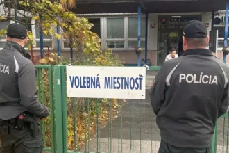 Priateľka nestíhala voliť, tak zavolal políciu. Volebný deň priniesol aj kuriózne prípady
