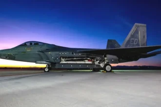 Prvý pilot F-22 riadil bojový dron Fury z kokpitu