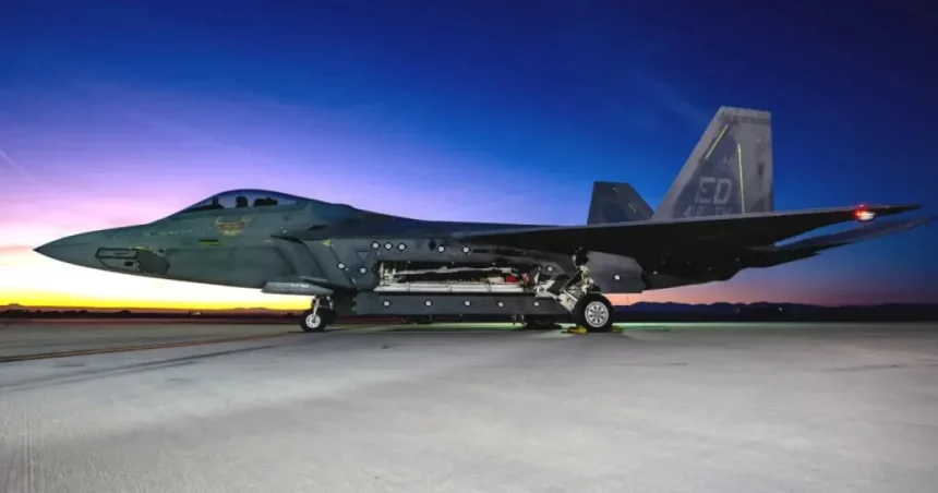 Prvý pilot F-22 riadil bojový dron Fury z kokpitu