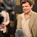 Ray Nicholson stále bojuje o uznanie, pri nakrúcaní filmu sa zranil