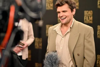 Ray Nicholson stále bojuje o uznanie, pri nakrúcaní filmu sa zranil