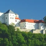 Rozprávkový hrad s apartmánmi predávajú železiarne