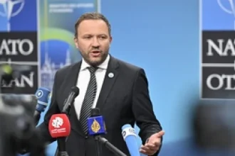 Rusko pred voľbami v Pobaltí: dezinformácie o mŕtvych vojakoch či Epsteinovi