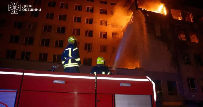 Rusko v noci opäť útočilo. V Kyjeve vypukli požiare, Odesa hlási škody na infraštruktúre