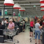 Samoobslužné pokladne sú neobľúbené, no obchodníci ich chcú viac