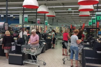 Samoobslužné pokladne sú neobľúbené, no obchodníci ich chcú viac