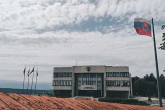 Smer dobieha PS, boj o víťazstvo sa dramatizuje. Kto zostane mimo parlamentu?