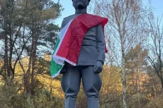 Sochu Koněva v Údolí smrti pomaľovali nápisom „vrah“