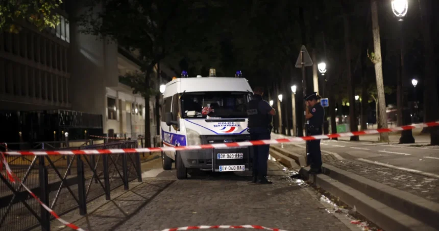Streľba na parížskom predmestí: útočník zabíjal priamo na ulici