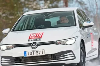 Test 30 zimných pneumatík šokoval: brzdy sa líšia o 15 metrov. Ktoré lacné sú nebezpečné?