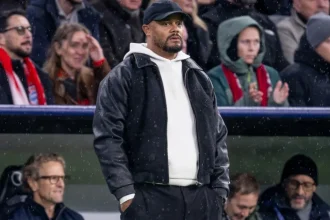 Tréner Bayernu skolaboval, previezli ho do nemocnice