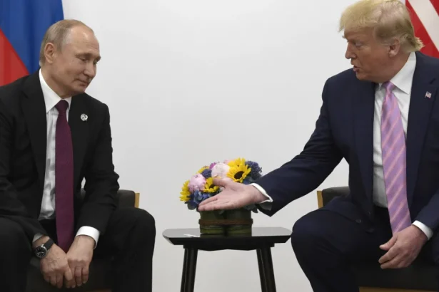 Trump zvažuje ústupok Rusku. Putinov vyslanec chce za ropu zrušenie sankcií