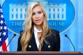 Trumpovej hovorkyni sa štart nepodaril. V Bielom dome ho zvajú katastrofou