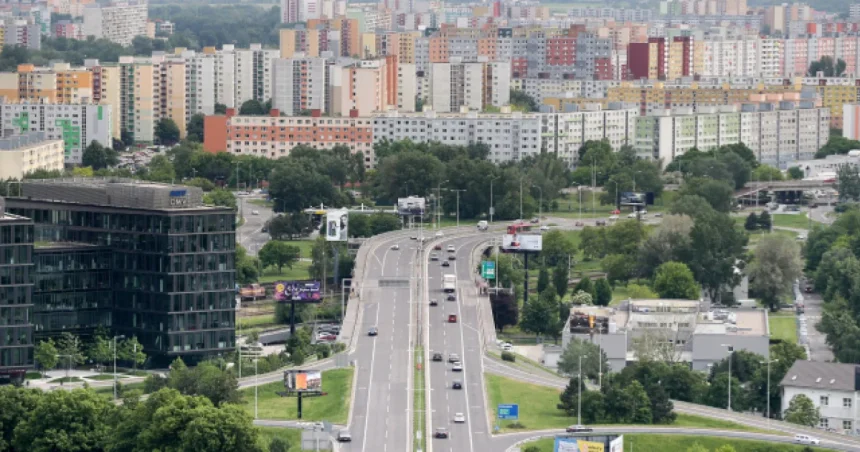 Vallo vs. Ráž: Súboj o Bratislavu graduje