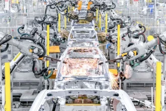 Volvo prepustí 2 500 zamestnancov, automobilka hlási miliardovú stratu