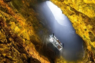 Výťahom 120 metrov do sopky? Toto miesto na Islande vyzerá ako z inej planéty