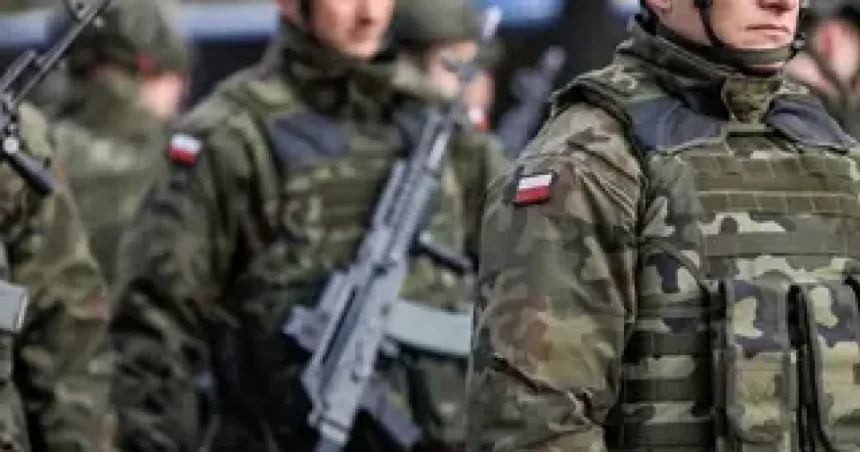 Zabarikádal sa, kričal o „armádnej mafii“. Exvojaka zadržali v živom vysielaní