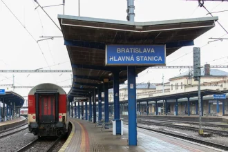 Železničiari hrozia štrajkom, vedenie ponúka 200 eur a vyššie platy. Ustúpia odborári?