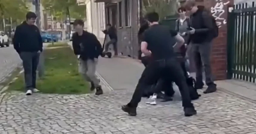 Žiak v Komárne hrozil smrťou spolužiakovi pre jeho názory